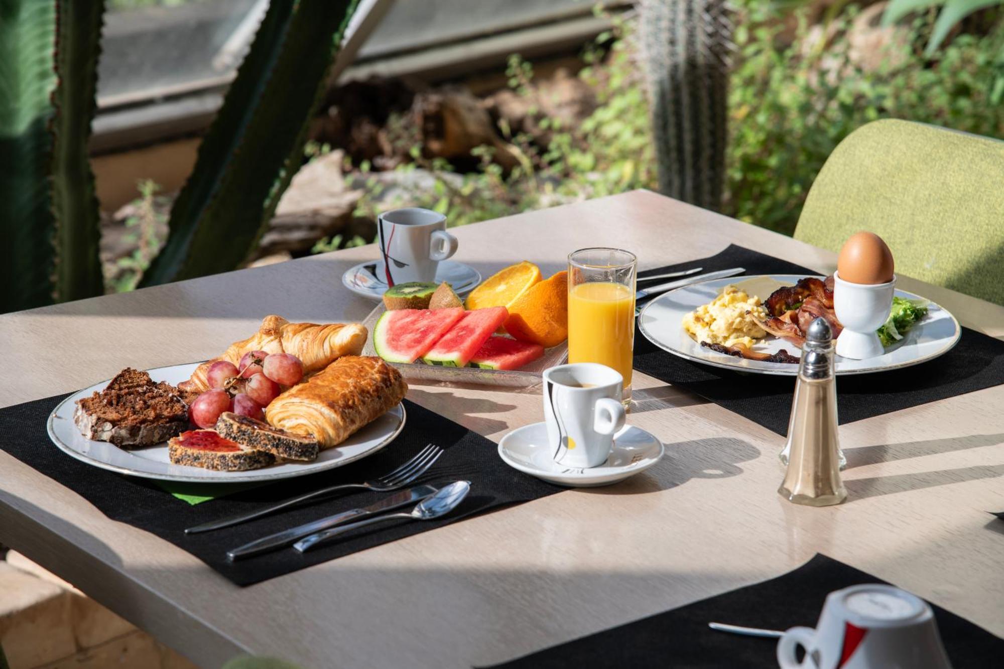 Hotel Atrium Arles Centre Екстериор снимка